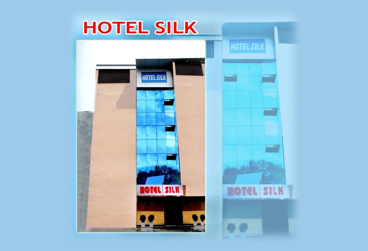 Hotel Silk Haldwani Luaran gambar