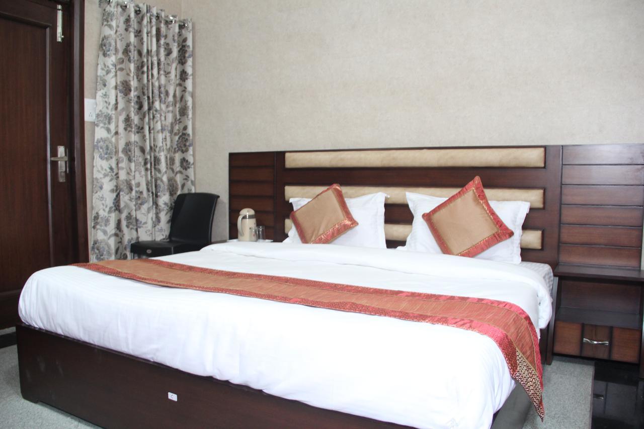 Hotel Silk Haldwani Luaran gambar