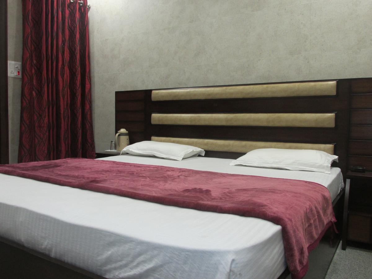 Hotel Silk Haldwani Luaran gambar